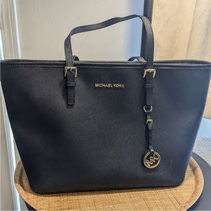 Michael Kors Jet Set Tote Bag